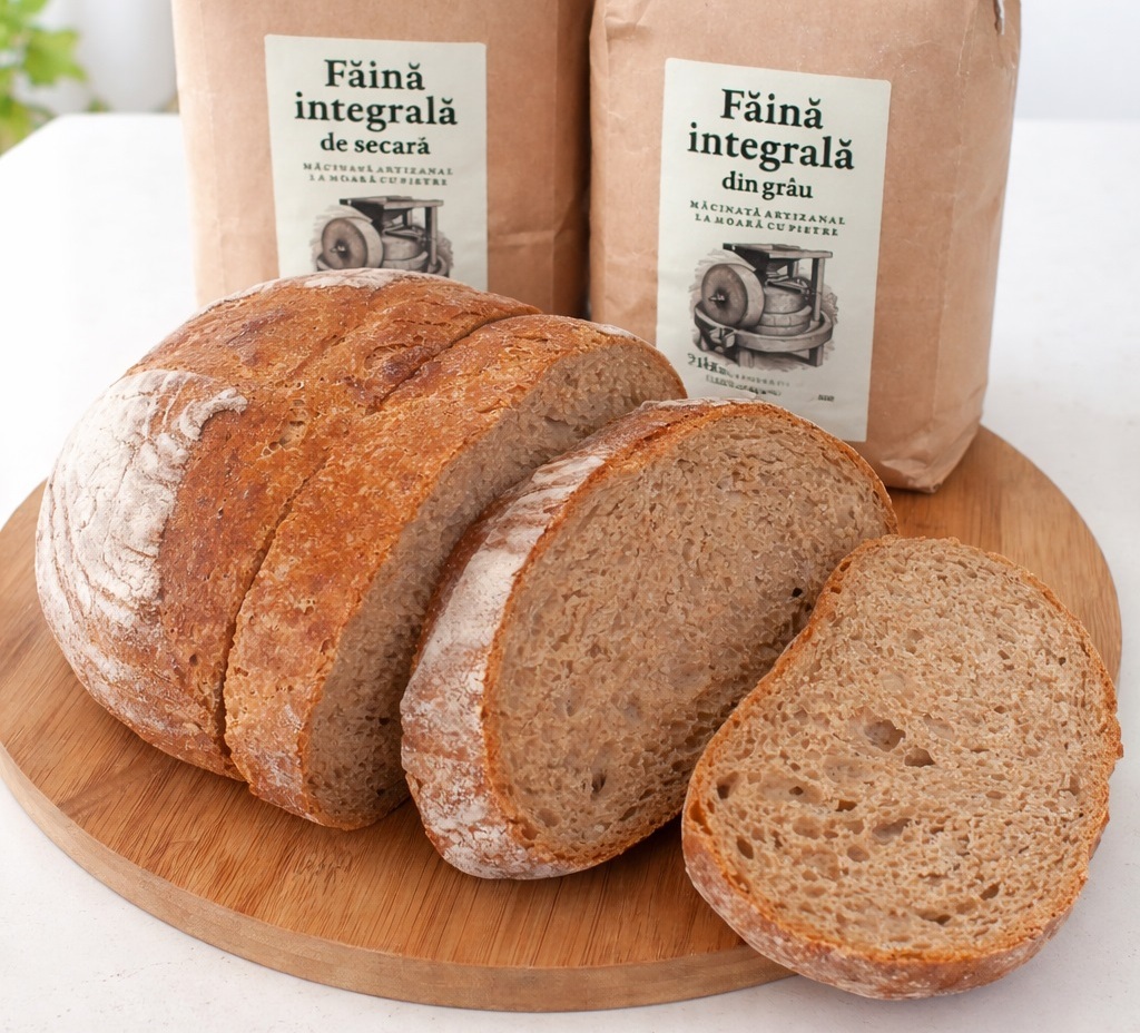 Paine cu maia si faina macinata pe pietre